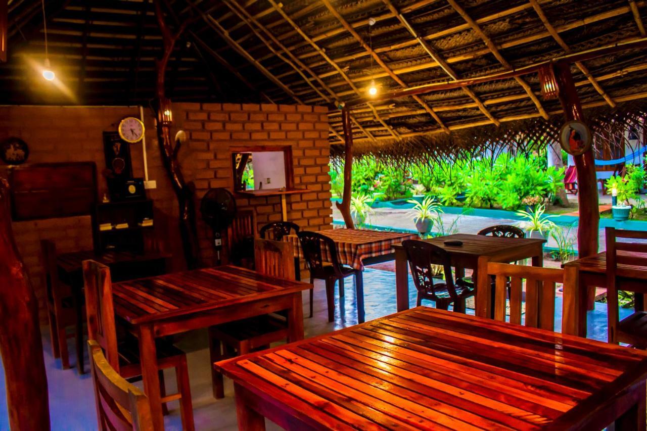 Star Light Cabanas & Restaurant Tangalle Extérieur photo